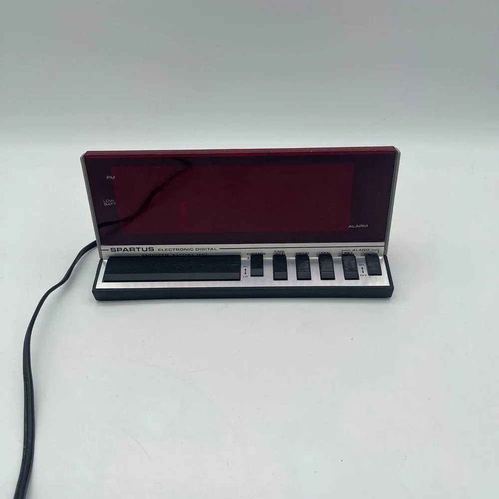 Spartus Electronic Digital Alarm Clock 1150 Retro Red LED Silver Black Vintage